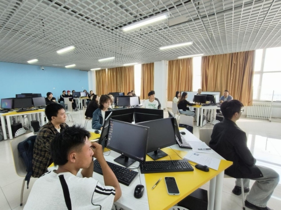 智能科學(xué)學(xué)院舉辦人工智能通用技術(shù)微專業(yè)開班儀式，聚焦打造“AI+計(jì)算機(jī)”交叉型人才核心力量